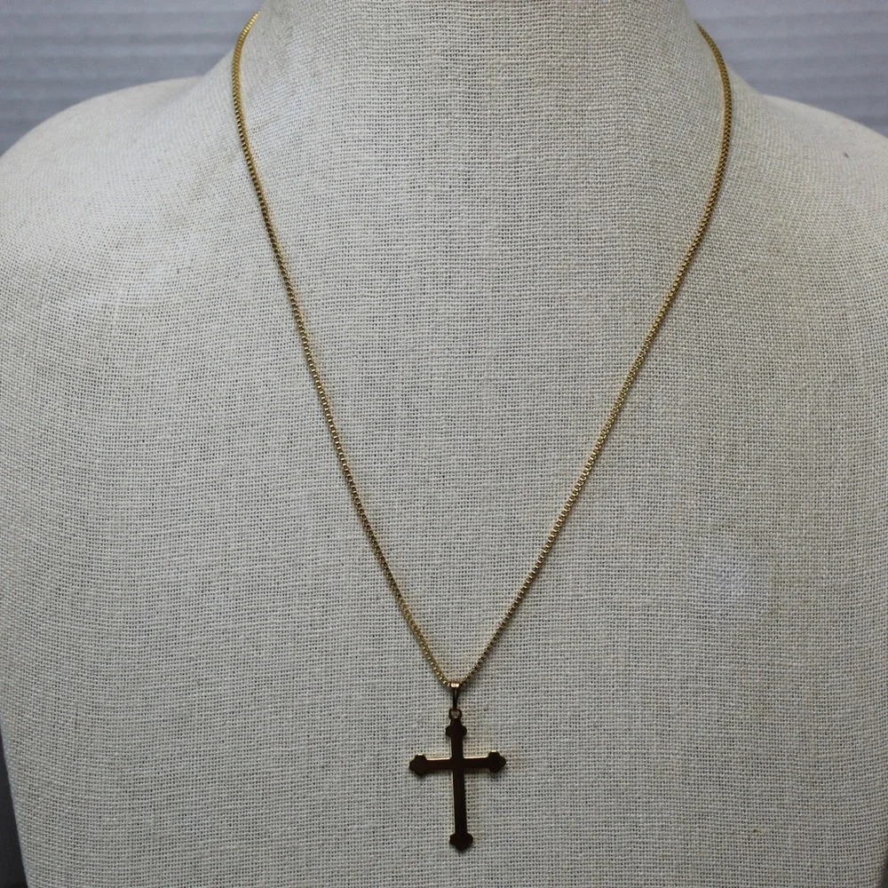 Cross Pendant Necklace Gold Tone Box Chain 19 Inch Budded Religious Jewelry